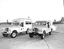 Defender und Land Rover Classic lassen ein klassisches Ambulanzfahrzeug der Serie IIA des Roten Kreuzes wieder aufleben, um das 70&#8209;jährige Bestehen der langjährigen Partnerschaft mit der humanitären Organisation zu feiern